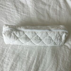 White eyelet quilted hot tools travel bag case